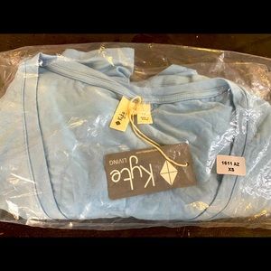 NWT Kyte baby azure women’s v neck shirt